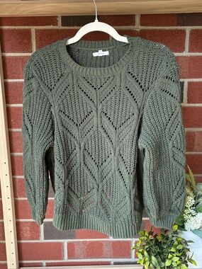 Olive Green Chunky Cable Knit
Ribbed‎ Sweater Size Medium 90s
Preppy Academia